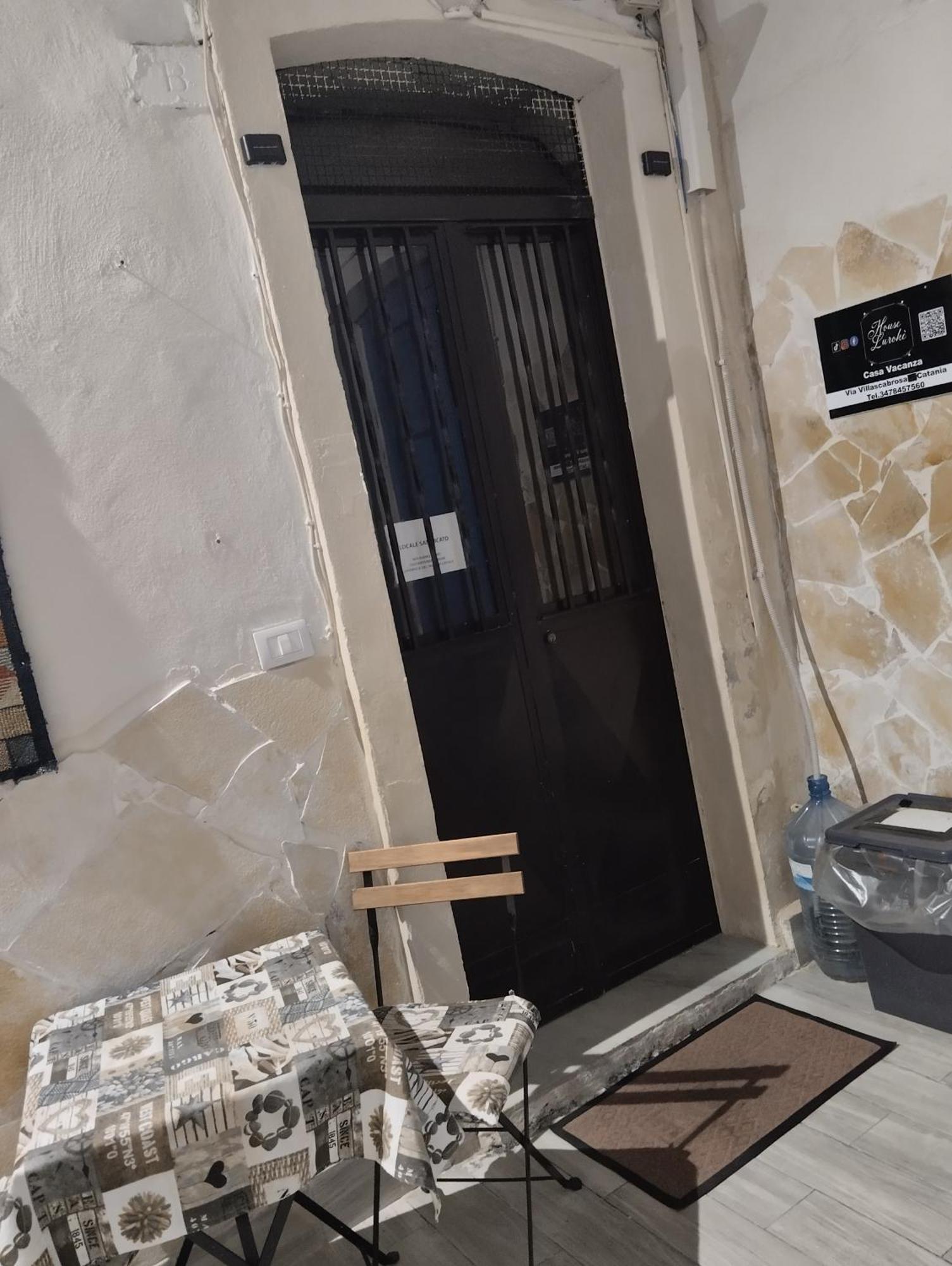 House Luroke Apartment Катания Екстериор снимка